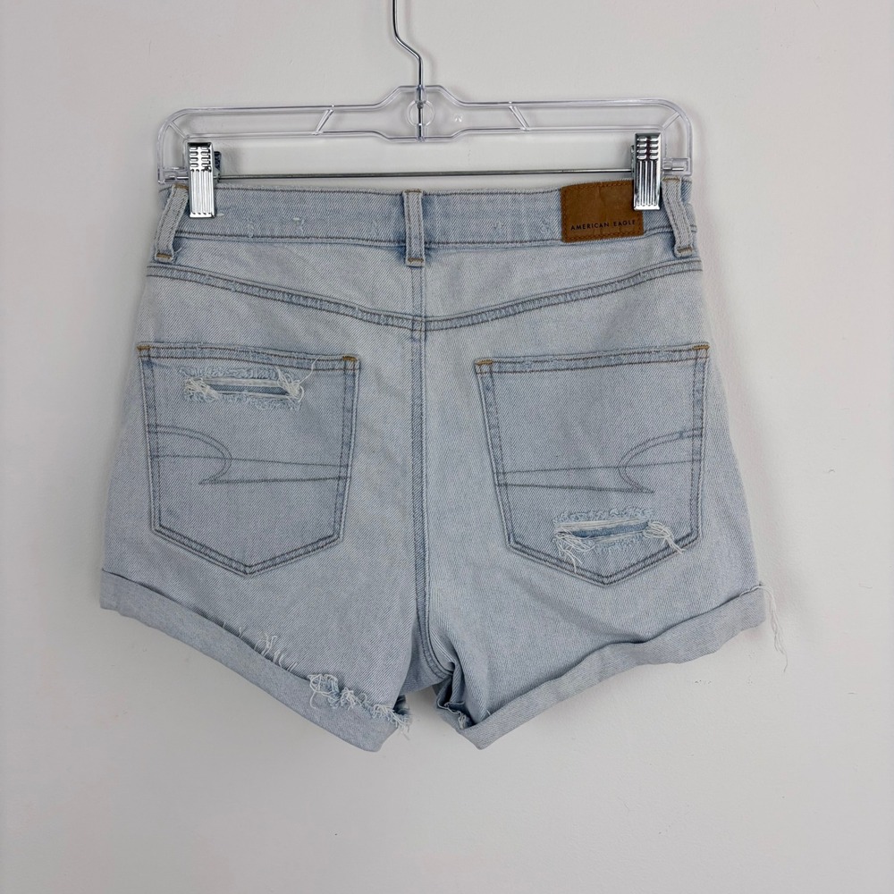 American Eagle Stretch Mom Short Light Wash Cuffed Distressed Festival Size 6 - Picture 5 of 11